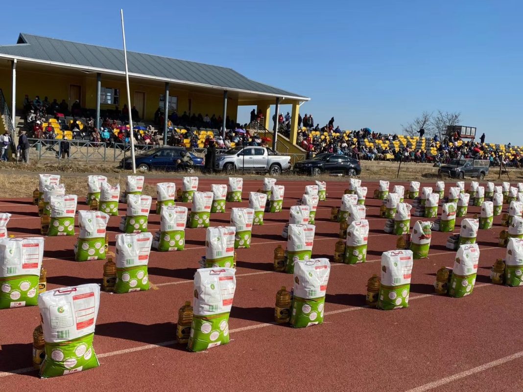 Chinese community donates food parcels in Mafeteng
