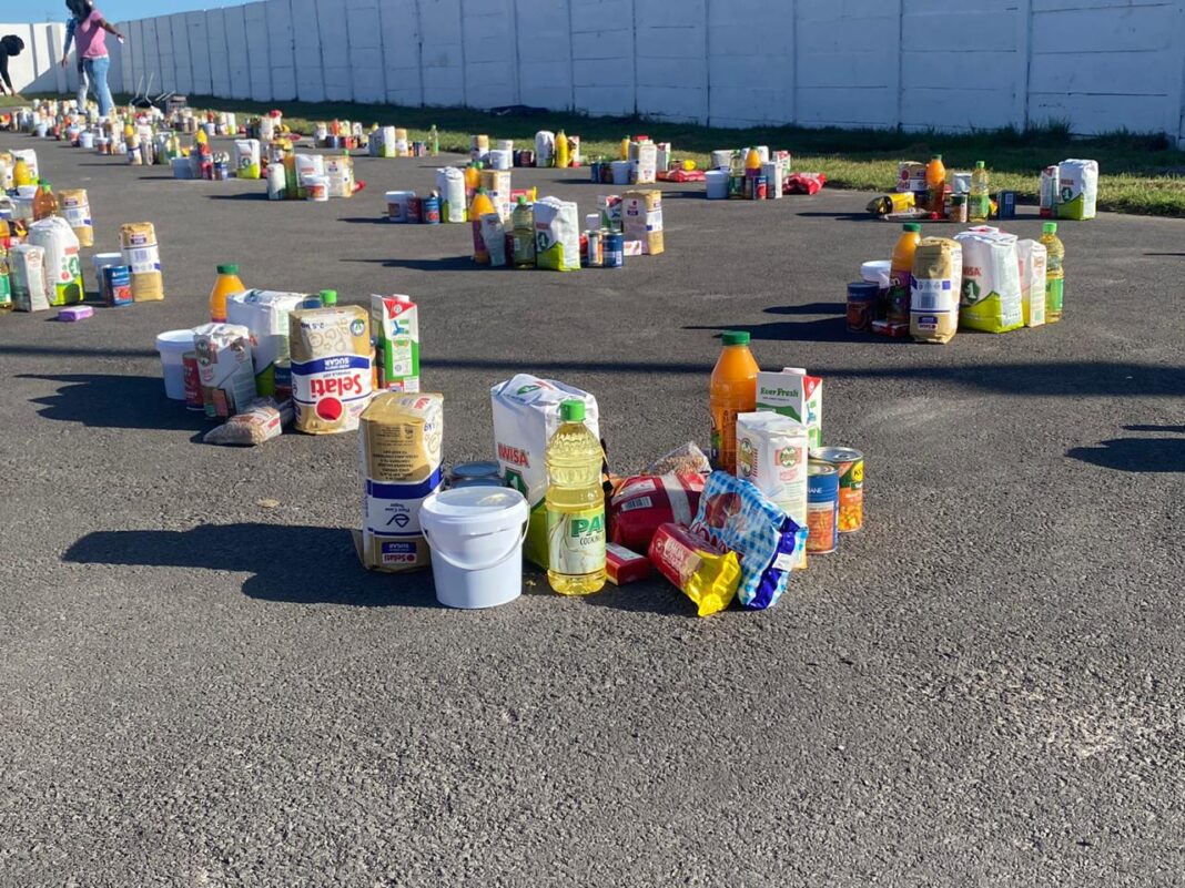 Miners receive food parcels