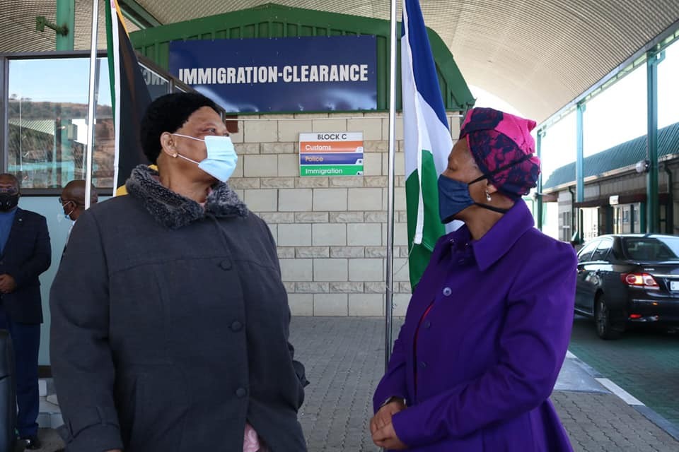 Social workers needed in consulates