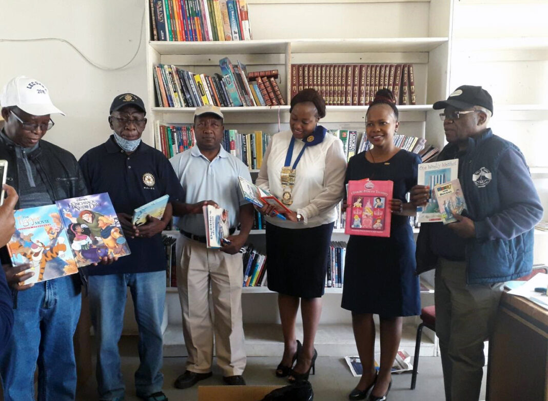 Rotary Club donates books to schools