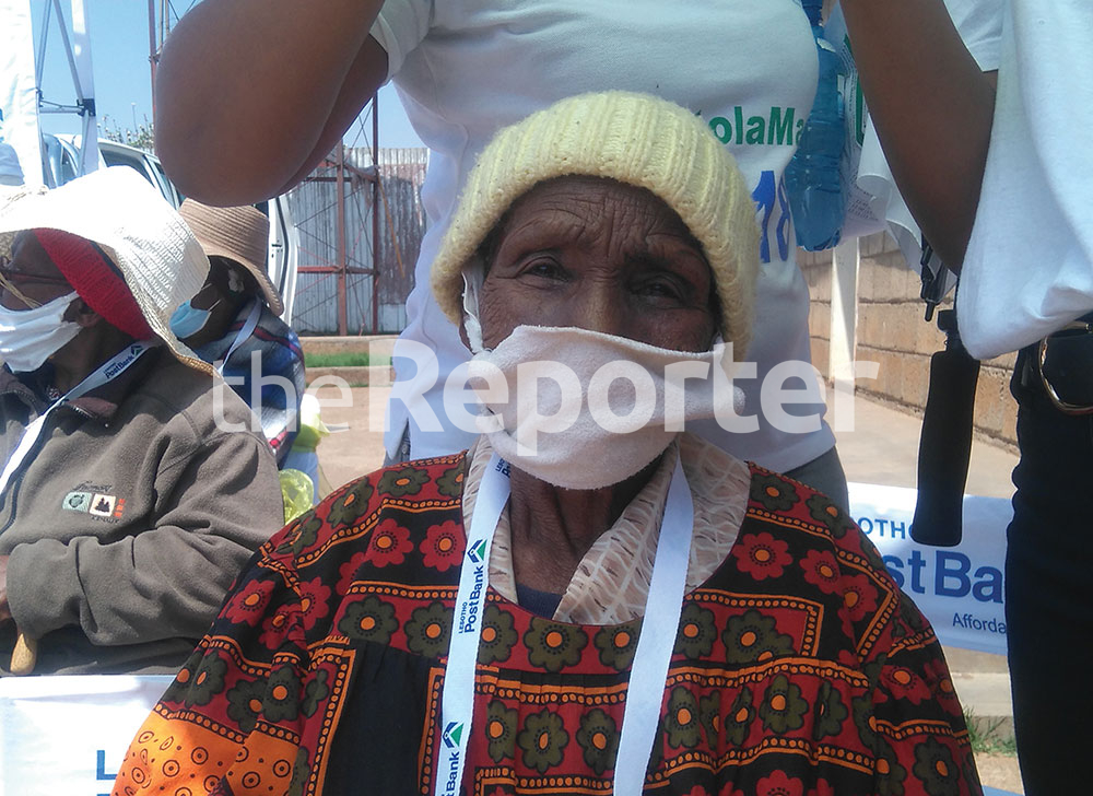 Postbank donates food parcels to the elderly