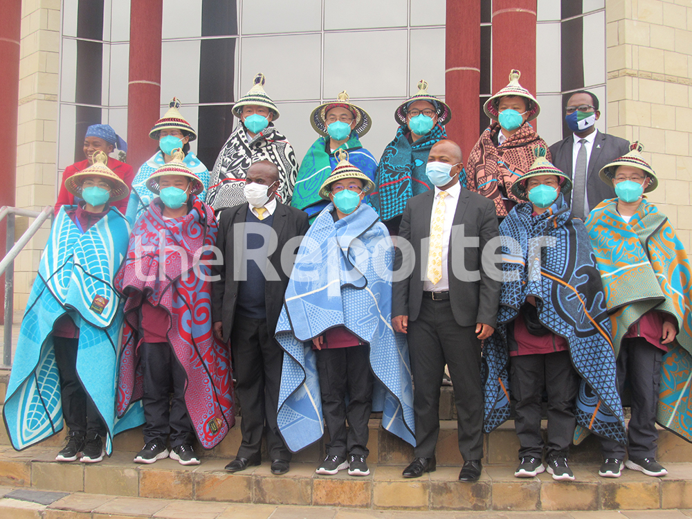 Chinese doctors return home