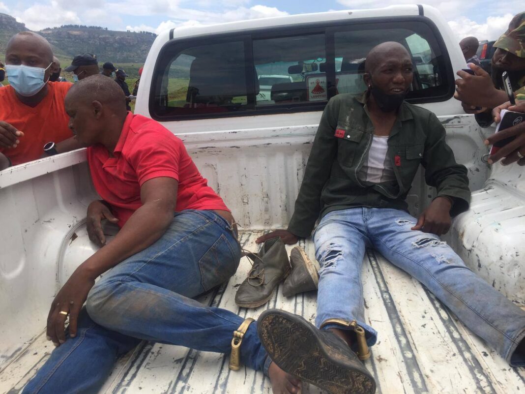 Rogue cop held for robbery