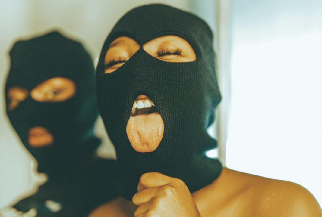 Video visuals making waves