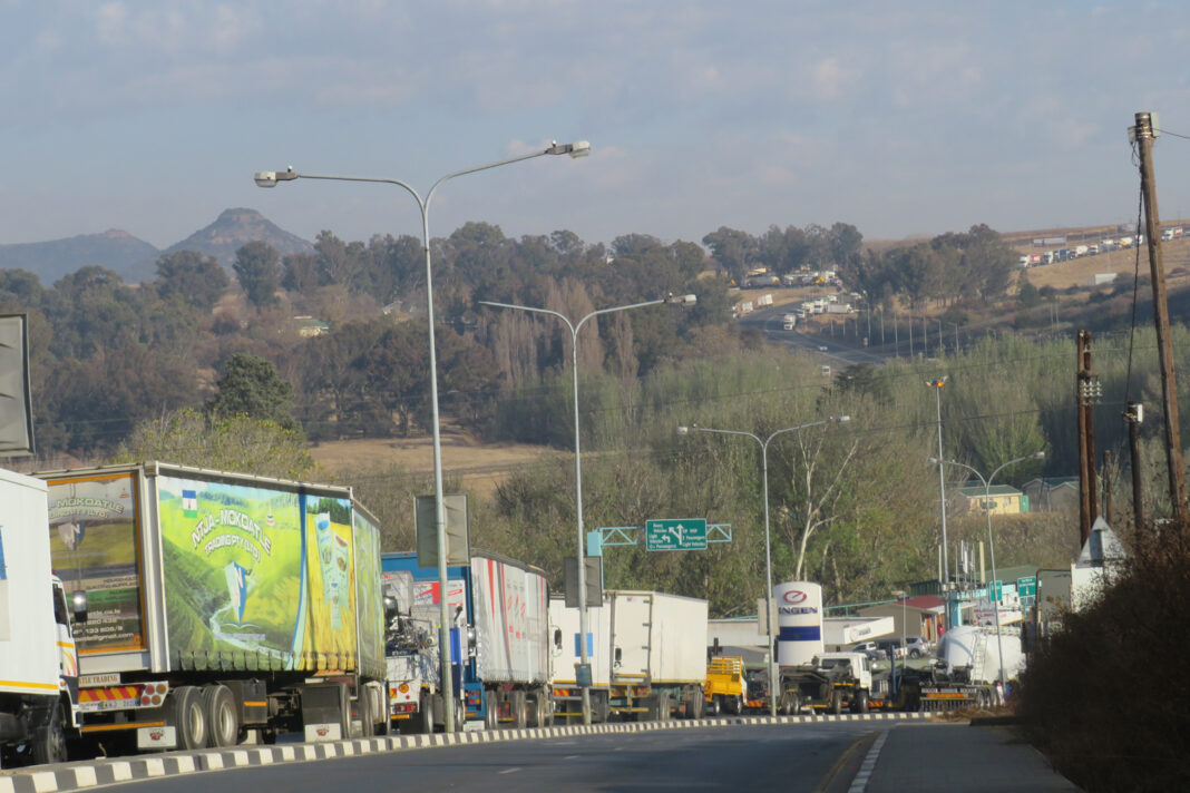Lesotho truckers stuck at Maseru bridge