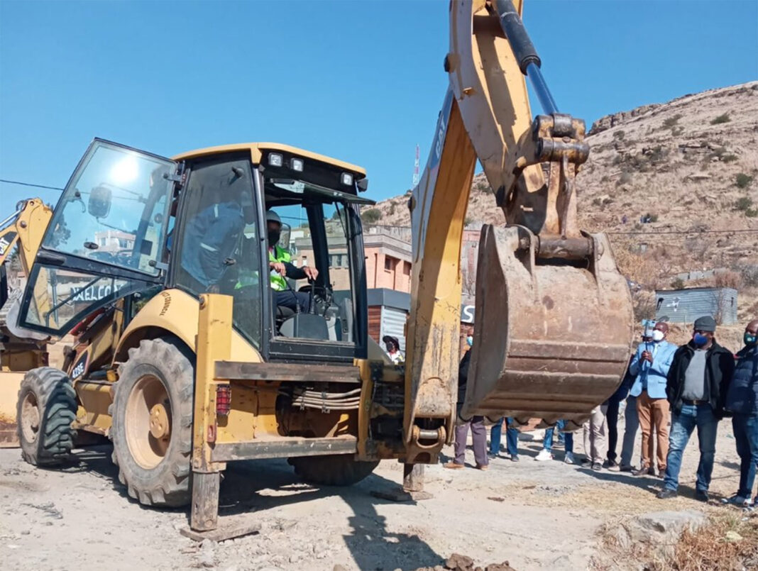 Slothful minister embarrasses himself