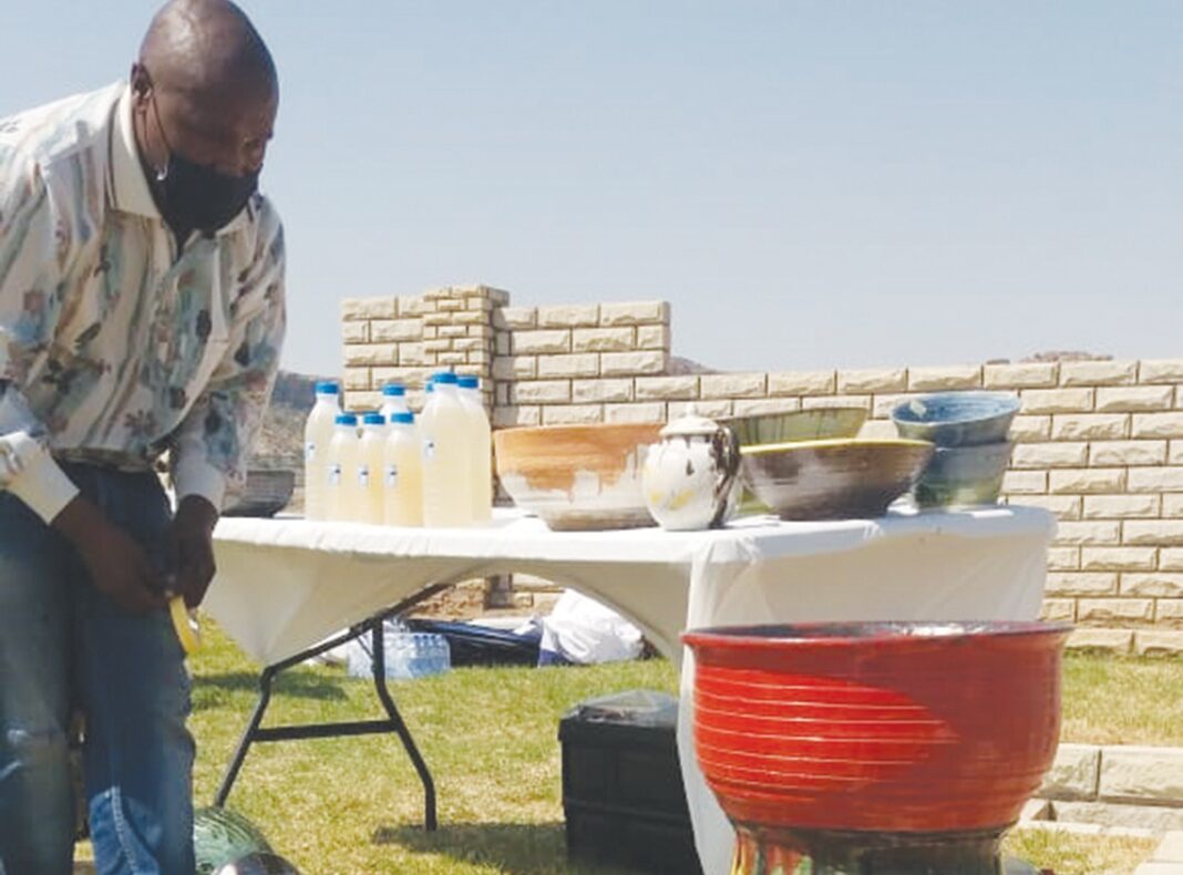 Tá¹§epe ventures into pottery