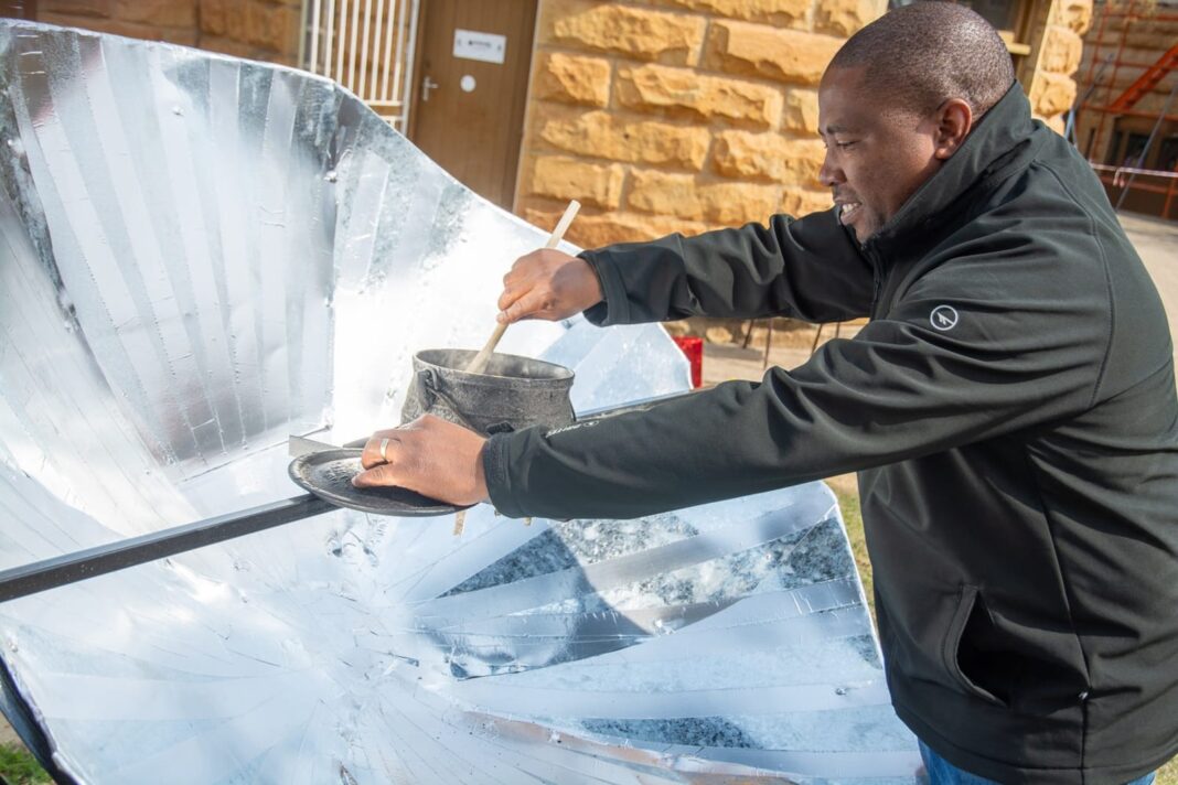 Lesenyeho invents solar cooker
