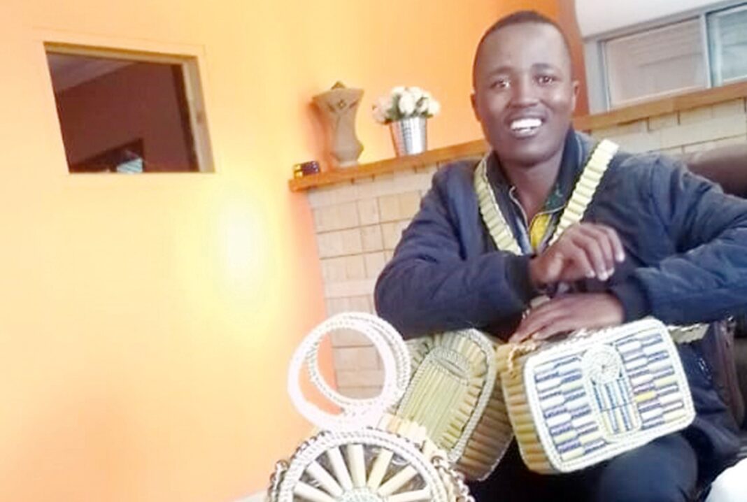 Craftsmen make fashionable bags