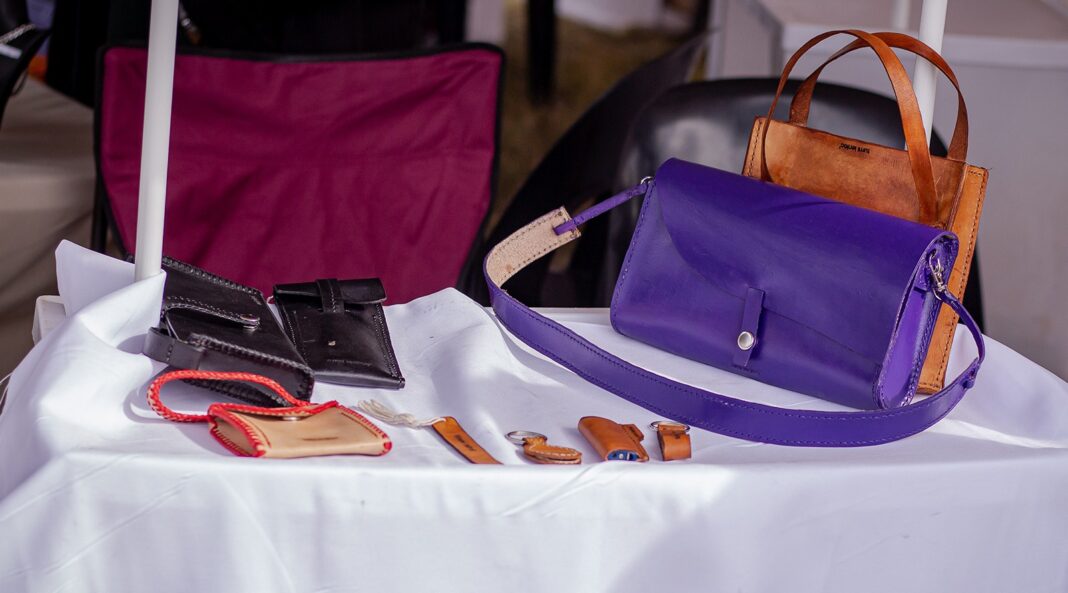 Tumi excels at leather crafting