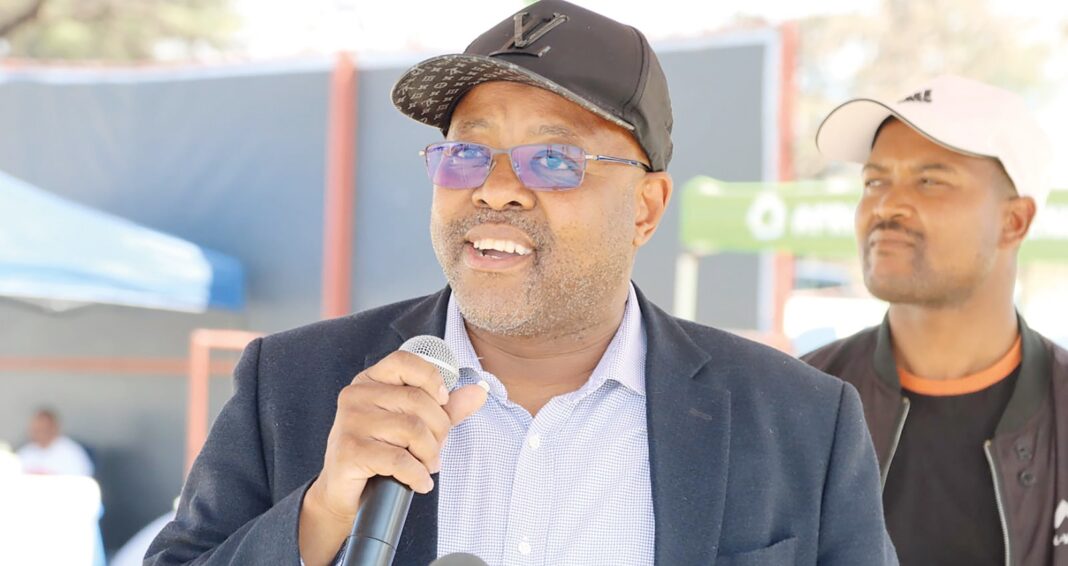 Daggers out for Moleko