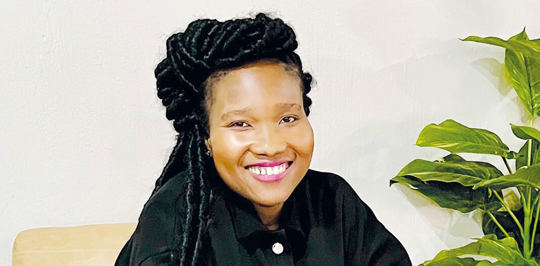 Senatsi occupies space through organic candles