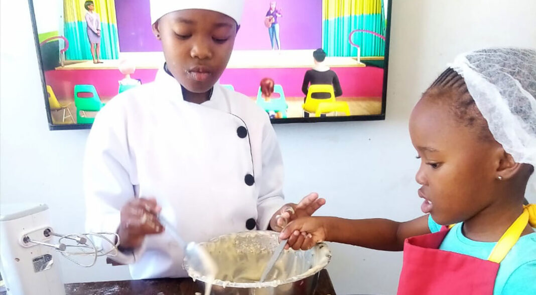 ‘Mamojela passes on baking skills