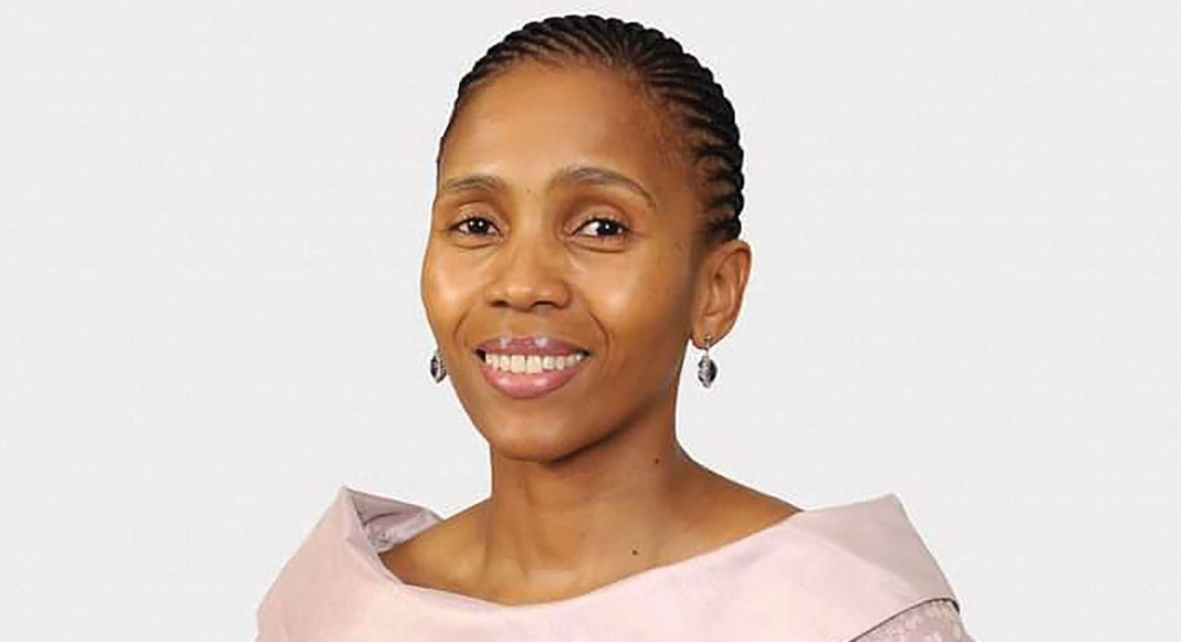 Queen to participate in Desert Bush Walk